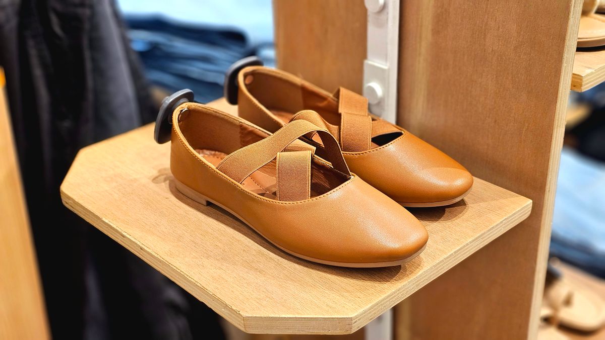 Best Flats for Wide Feet: Toe-Box Geometry Over Sizing Charts