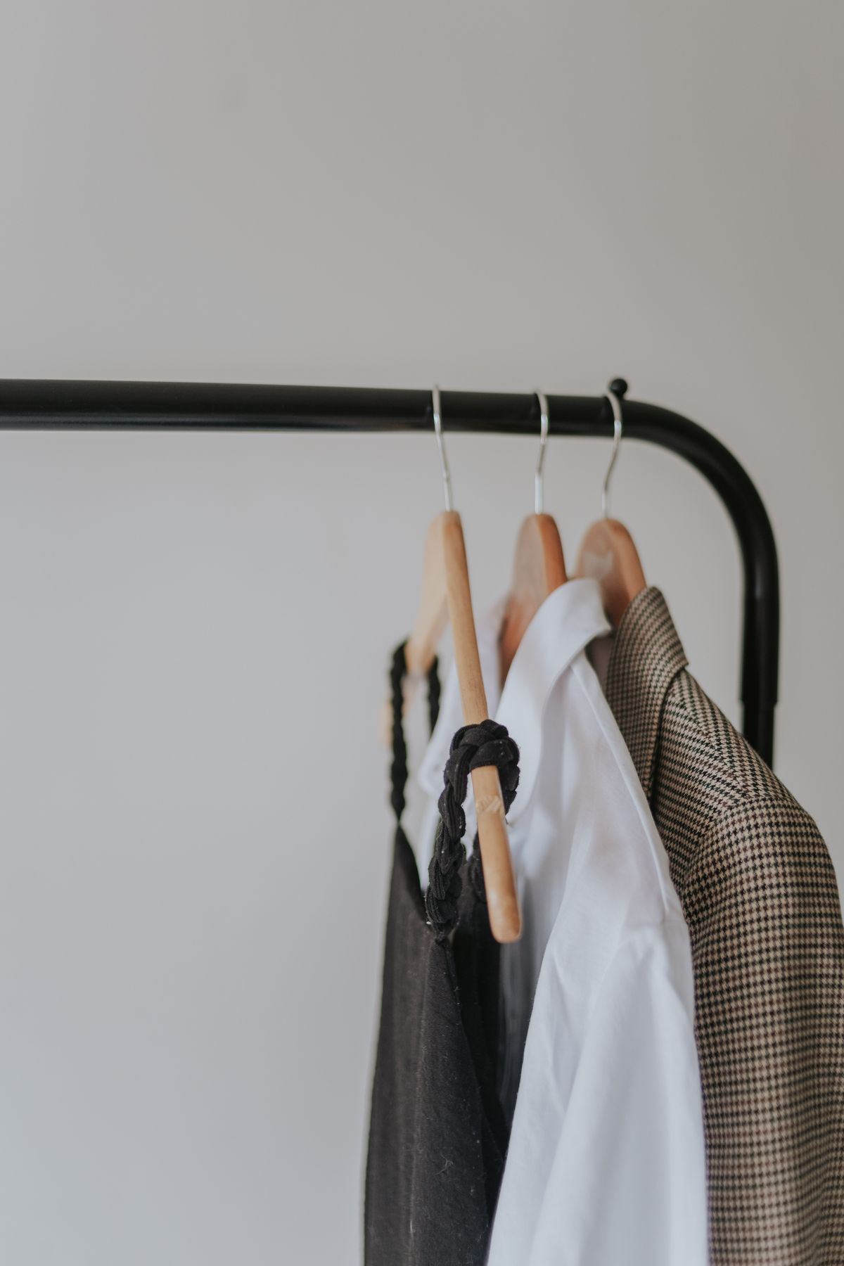The Capsule Wardrobe Checklist: 27 Pieces That Cover a Full Season