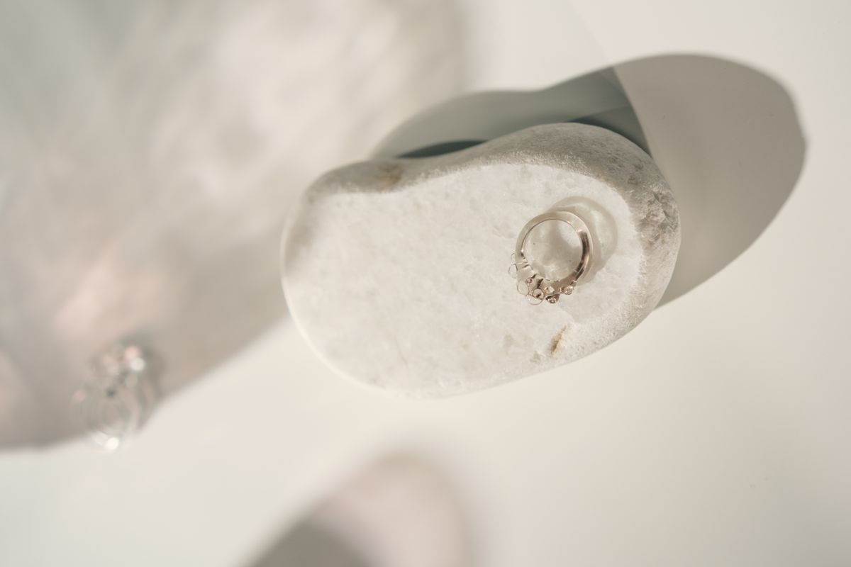 How to Clean Jewelry at Home: Safe Methods and What Never to Soak