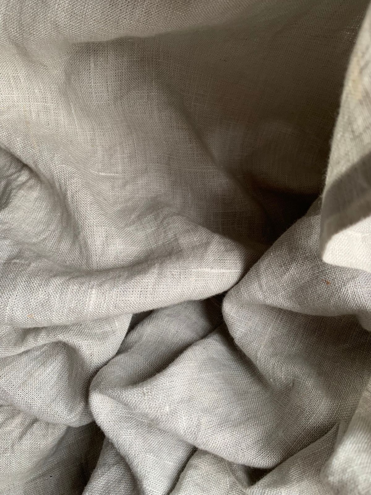 Linen vs Cotton: How the Two Summer Fabrics Really Differ